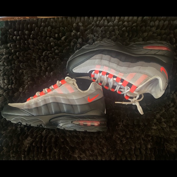 Sneakers - Picture 2 of 6